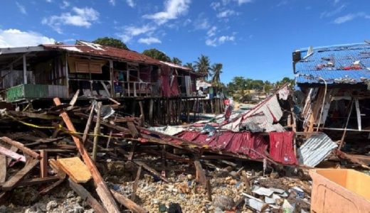 50947-rumah-warga-rusak-akibat-ledakan-bom-bekas-pd-ii-di-biak-papua