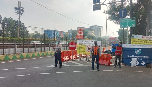 54531-aparat-kepolisian-melakukan-rekayasa-lalu-lintas