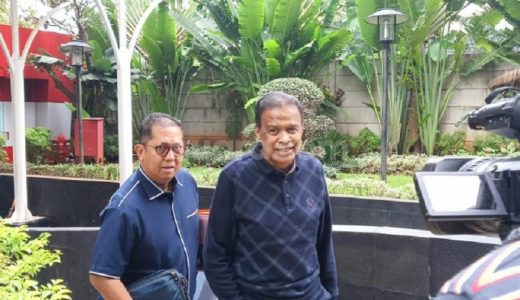 57481-pemilik-maktour-group-fuad-hasan-masyhur-penuhi-panggilan-kpk-senin-2612026