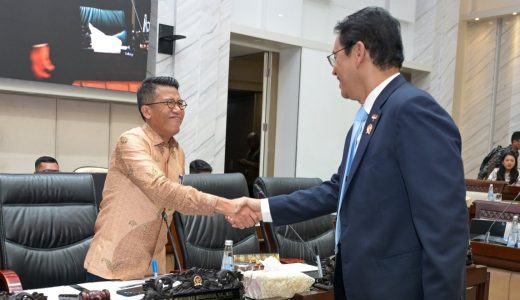 58420-ketua-komisi-xi-dpr-ri-mukhamad-misbakhun-dan-menkeu-purbaya-yudhi-sadewa