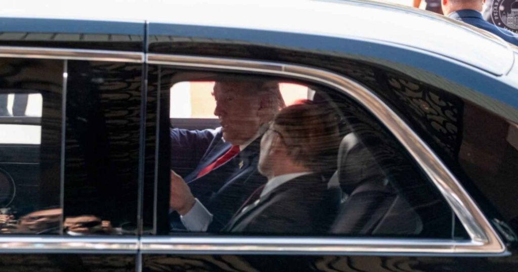 58637-trump-di-limosin-the-beast