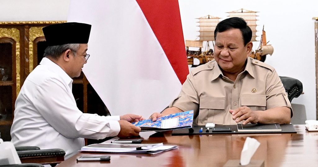 59198-presiden-prabowo-subianto-dan-menteri-pendidikan-dasar-dan-menengah-mendikdasmen-abdul-muti