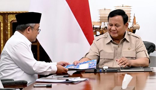 59198-presiden-prabowo-subianto-dan-menteri-pendidikan-dasar-dan-menengah-mendikdasmen-abdul-muti