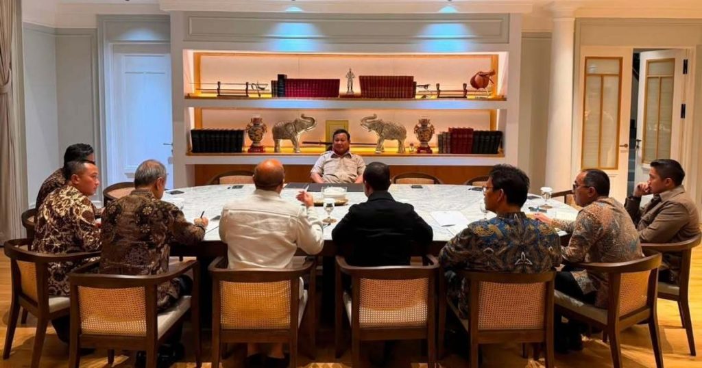 60635-presiden-prabowo-subianto-tengah-menerima-laporan-dari-menteri