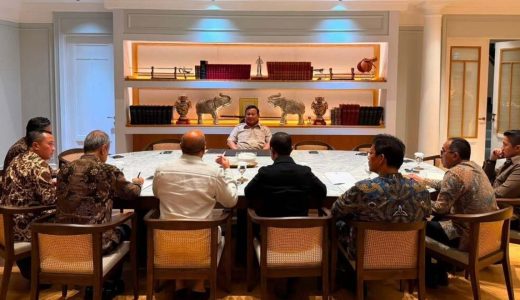60635-presiden-prabowo-subianto-tengah-menerima-laporan-dari-menteri