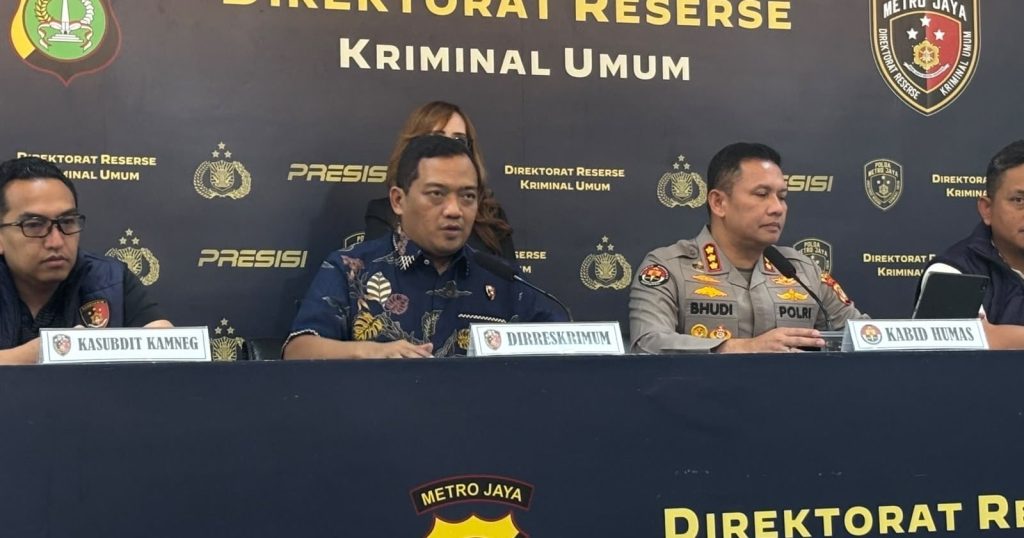 61730-roy-suryo-dan-dr-tifa-ditahan-polda-metro-jaya-buntut-tudingan-ijazah-palsu-joko-widodo