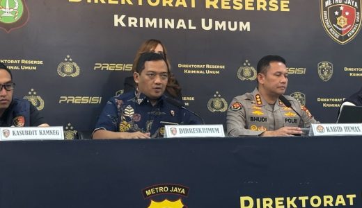 61730-roy-suryo-dan-dr-tifa-ditahan-polda-metro-jaya-buntut-tudingan-ijazah-palsu-joko-widodo