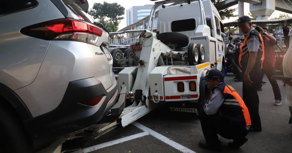 62990-penertiban-parkir-liar-di-jakarta