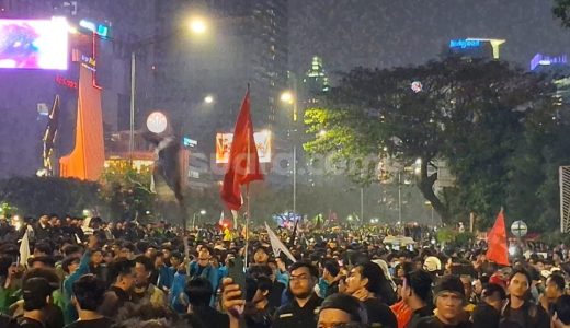 64243-aksi-massa-yang-tergabung-dalam-aliansi-mahasiswa-menuju-indonesia-bangkrut-masih-tertahan-di-jl-m