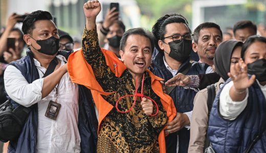 68754-pelimpahan-tersangka-roy-suryo-dan-dokter-tifa-roy-suryo