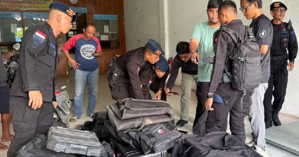 69361-tim-jibom-polda-papua-dikerahkan-ke-lokasi-ledakan-di-biak