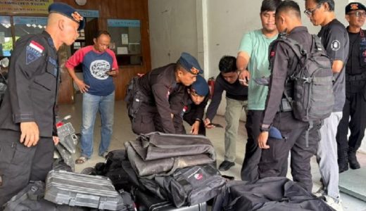69361-tim-jibom-polda-papua-dikerahkan-ke-lokasi-ledakan-di-biak