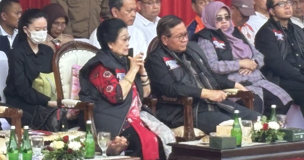 73485-megawati-soekarnoputri-dan-pramono-anung-hadiri-bung-karno-festival-2026