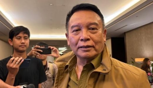 76749-anggota-komisi-i-dari-fraksi-pdip-tb-hasanuddin
