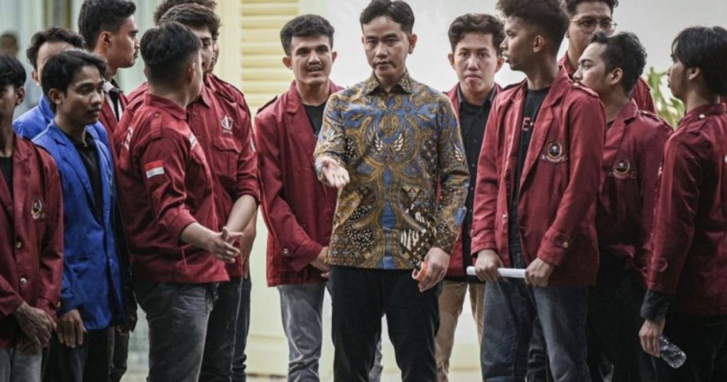 80958-wakil-presiden-gibran-rakabuming-raka-menemui-perwakilan-mahasiswa-di-istana-wapres-jakarta-pusat-1