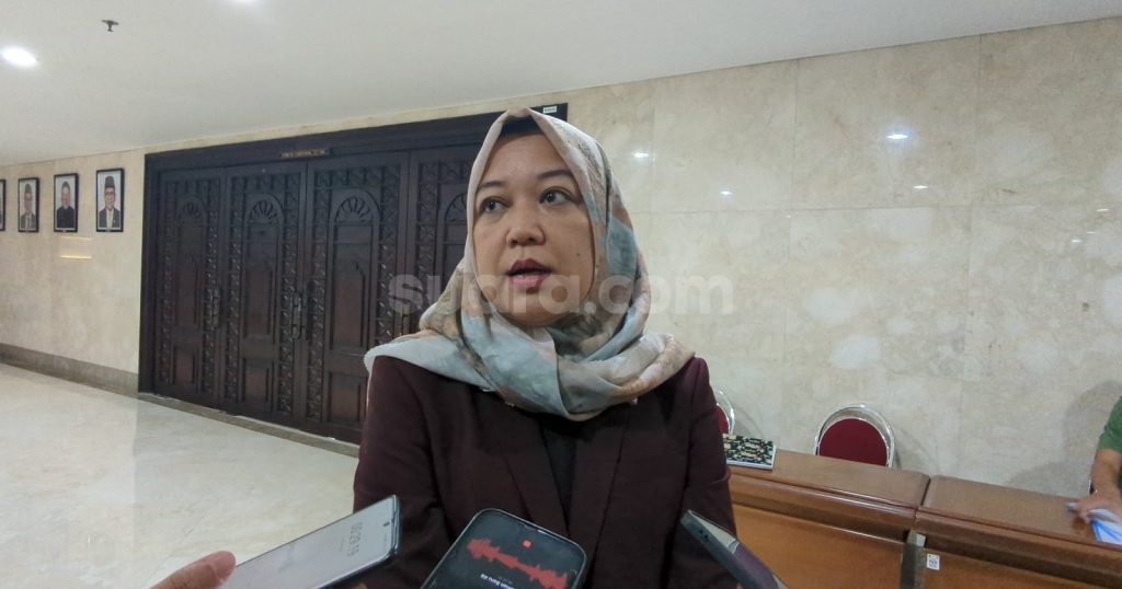 89576-ketua-komisi-d-dprd-dki-yuke-yurike