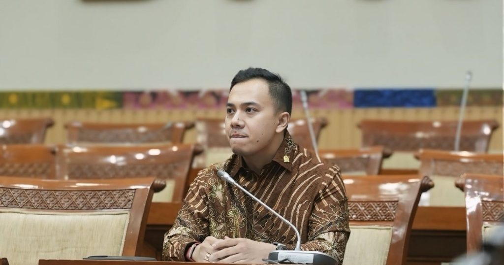 11559-anggota-komisi-iii-dpr-ri-dari-fraksi-pdip-gilang-dhielafararez