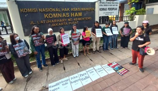 17334-massa-aksi-aliansi-perempuan-indonesia-berunjuk-rasa-di-depan-kantor-komnas-ham