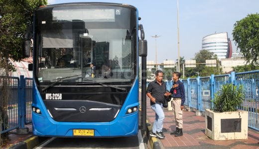 20684-kenaikan-tarif-transjakarta-ilustrasi-transjakarta-terminal-blok-m