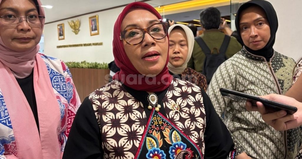 39723-menteri-pemberdayaan-perempuan-dan-perlindungan-anak-pppa-arifah-fauzi