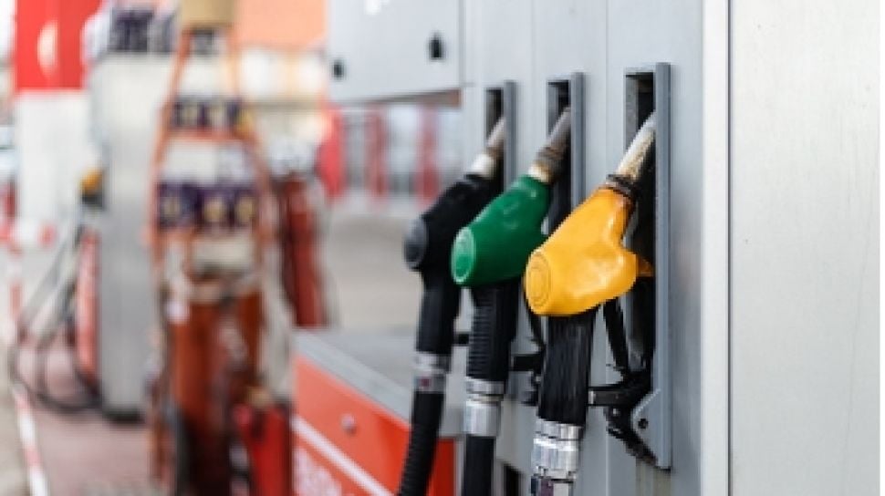 67518-ilustrasi-pom-bensin-perbandingan-harga-terbaru-bbm-di-spbu-pertamina-shell-vivo-bp-akr