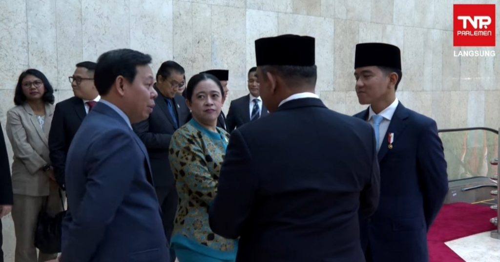 68128-momen-akrab-gibran-rakabuming-bersama-puan-maharani-ahmad-muzani-dan-sultan-najamuddin-di-dpr
