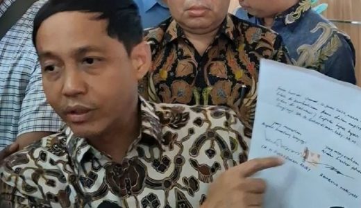 73790-menteri-kehutanan-menhut-raja-juli-antoni-klarifikasi-terkait-amplop-bupati-kuansing-2