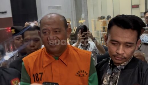 83314-bupati-langkat-syah-afandin-keluar-dari-gedung-kpk-pakai-rompi-oranye