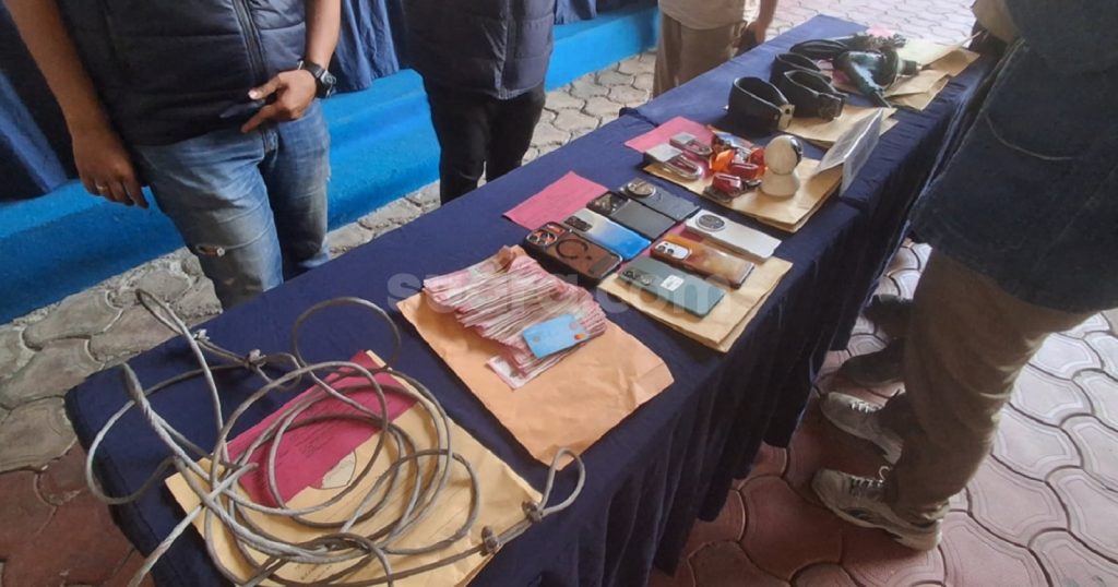 87315-polisi-pamerkan-barang-bukti-kasus-penyekapan-3-pekerja-percetakan-di-senen