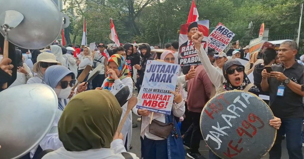 88279-aksi-emak-emak-mendukung-mbg
