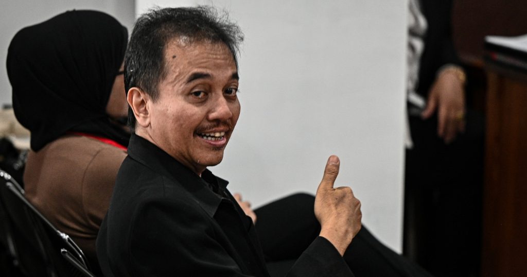 90747-sidang-praperadilan-roy-suryo-roy-suryo