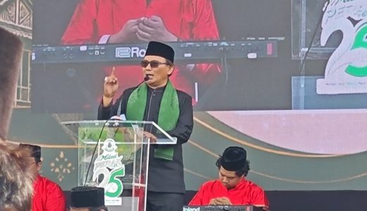 27798-imam-besar-fbr-lutfi-hakim