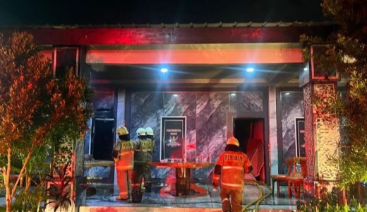 34572-posko-grib-jaya-kedoya-terbakar