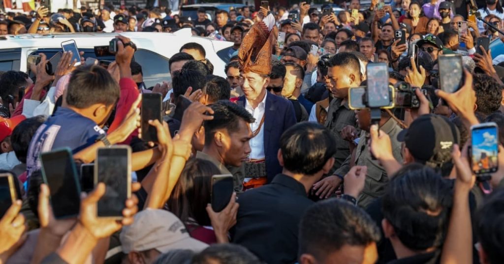 35076-jokowi-dinobatkan-sebagai-sesepuh-raja-raja-timor