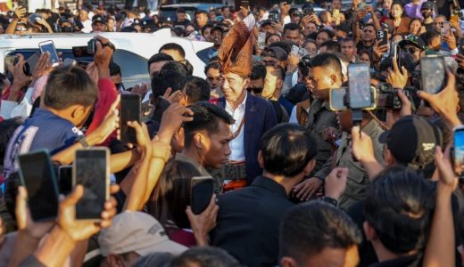 35076-jokowi-dinobatkan-sebagai-sesepuh-raja-raja-timor
