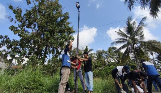 83929-mahasiswa-ugm-terangi-jalan-gelap-banyuwangi-hadirkan-energi-bersih-dan-ekonomi-sirkular