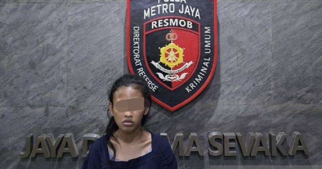 21118-mahasiswi-berinisial-sap-alias-caca-viral-mencuri-ponsel-di-cipinang-cempedak