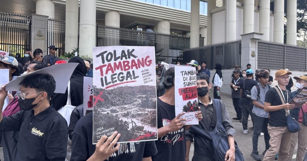 36940-massa-dari-pesut-kaltim-menggelar-aksi-demo-di-kejagung