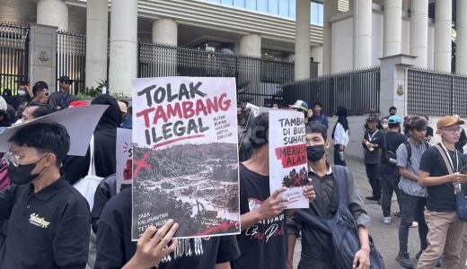 36940-massa-dari-pesut-kaltim-menggelar-aksi-demo-di-kejagung