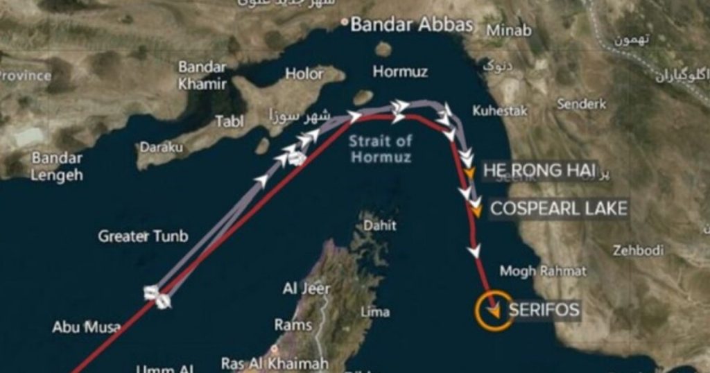 40161-3-supertanker-lewat-selat-hormuz