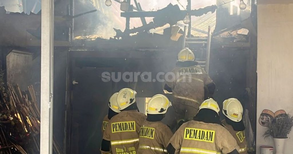 66496-ilustrasi-pemadam-kebakaran-di-toko-karangan-bunga