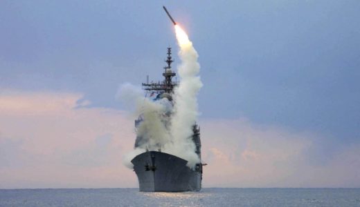 80394-ilustrasi-kapal-tempur-amerika-serikat-saat-menyerang-markas-houthi-yaman-militarytodaycom